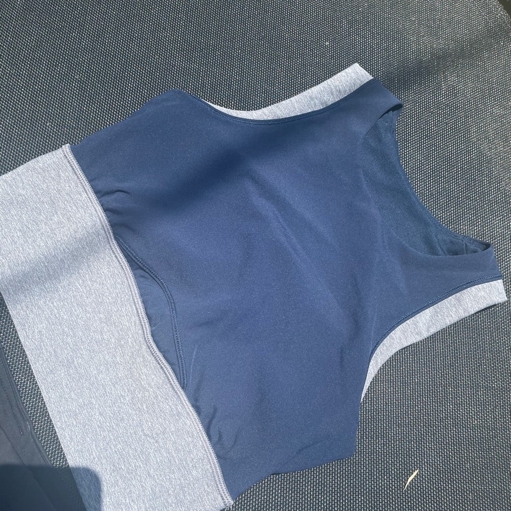 Lululemon - Picture 3 of 3
